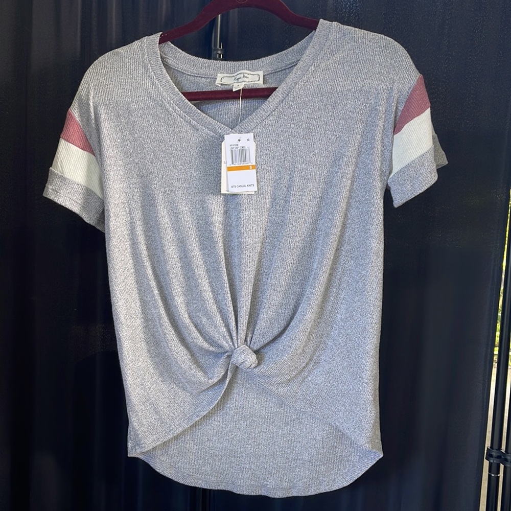 NWT- Hippie Rose Juniors Short Sleeve Top Sz S